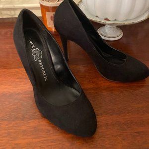 Rock & Republic black faux suede heels